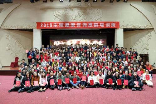 娘们 揭秘特殊的“性工作者”冰球突破游戏卖情趣用品的姑(图2)