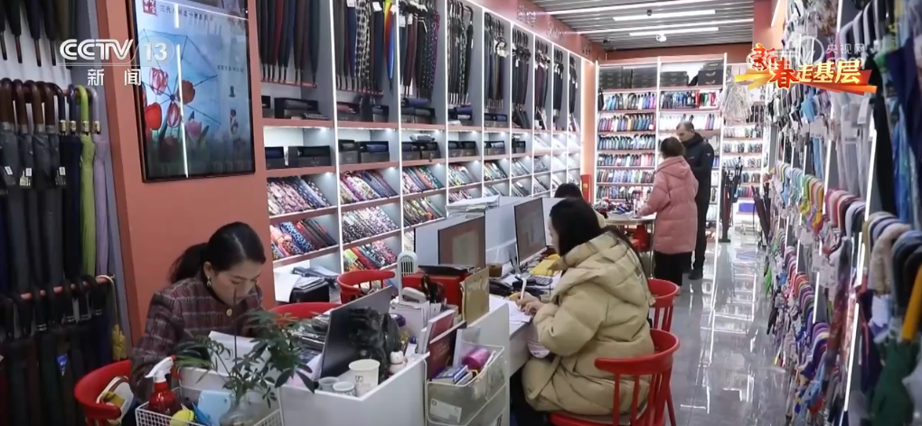 ”凝聚合力 “品牌出海”成为义乌热词冰球突破网站新春走基层 “攥指成拳(图3)